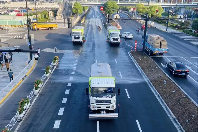 路面见本色丨Ebpay环境新能源环卫装备服务上海进博会！